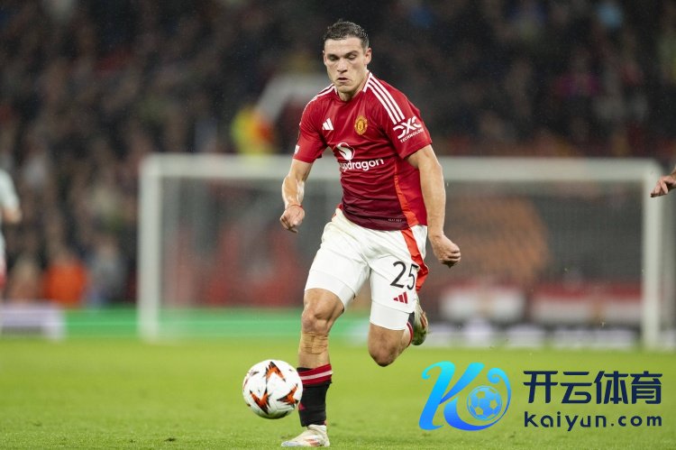 韦斯-布朗：乌加特很棒，无球时的侵扰性和有球时的沉稳他齐有