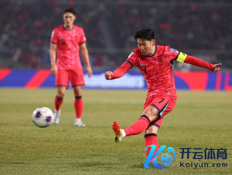 图为韩国vs阿曼，孙兴慜在高阳空洞暴露场比赛